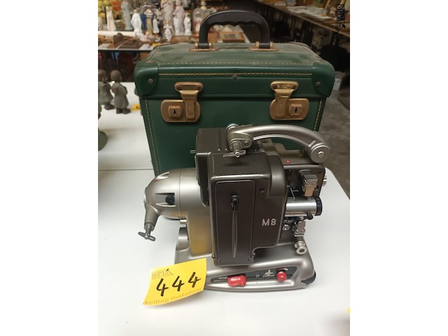 Lot 444 - filmprojector bolex - afbeelding 1 van  4