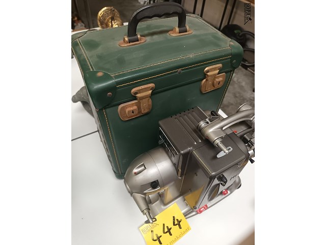 Lot 444 - filmprojector bolex - afbeelding 2 van  4