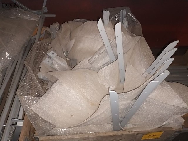 Lot 444 - metalen onderdelen - afbeelding 3 van  6