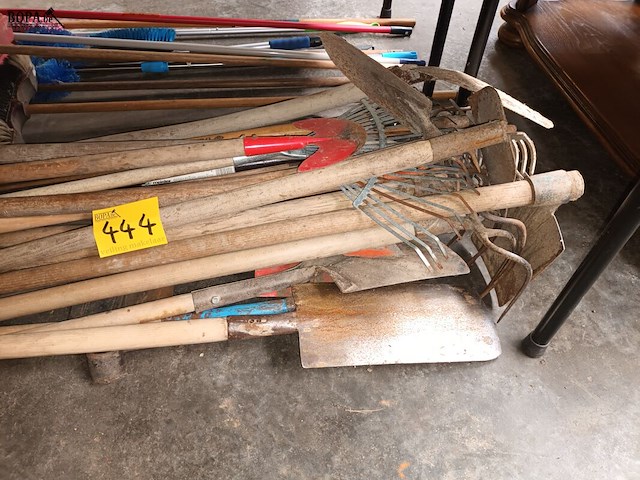 Lot 444 - tuingereedschap. 18 stuks - afbeelding 1 van  3