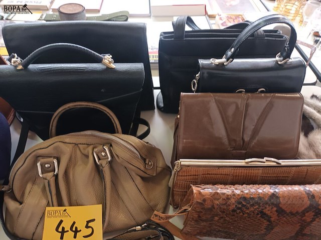 Lot 445 - handtassen en hoeden. 20 stuks - afbeelding 5 van  5