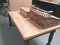 Lot 445 - houten eetkamertafel - afbeelding 1 van  1