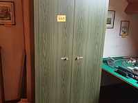 Lot 445 - kleerkast - afbeelding 1 van  3