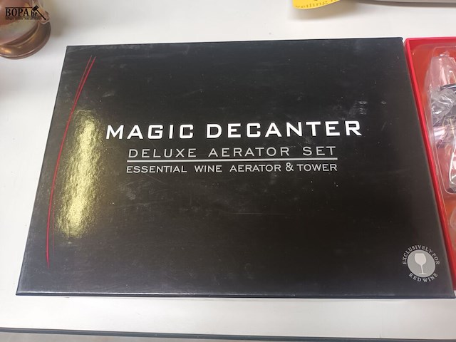Lot 445 - magic decanter deluxe - afbeelding 2 van  3