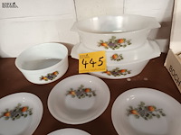 Lot 445 - servies arcopal. 9 stuks - afbeelding 2 van  3