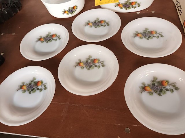 Lot 445 - servies arcopal. 9 stuks - afbeelding 3 van  3