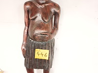 Lot 446 - afrikaans houten beeld - afbeelding 1 van  4