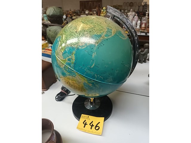 Lot 446 - wereldbol - afbeelding 1 van  3