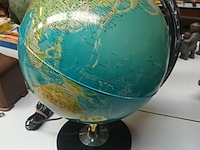 Lot 446 - wereldbol - afbeelding 1 van  3