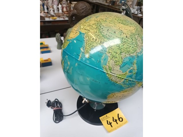 Lot 446 - wereldbol - afbeelding 2 van  3
