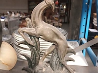 Lot 447 - art deco schouwklok met hert - afbeelding 2 van  4