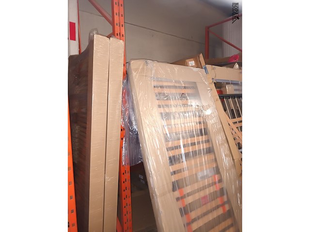 Lot 447 - diversen. inhoud rek - afbeelding 1 van  5