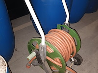 Lot 448 - tuinslang op haspel - afbeelding 1 van  2