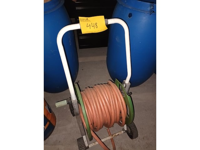 Lot 448 - tuinslang op haspel - afbeelding 2 van  2