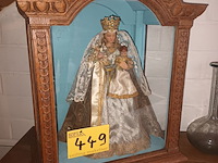 Lot 449 - maria in vitrine kastje - afbeelding 1 van  3