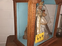 Lot 449 - maria in vitrine kastje - afbeelding 2 van  3