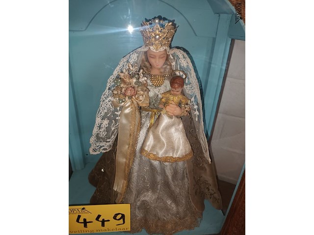 Lot 449 - maria in vitrine kastje - afbeelding 3 van  3