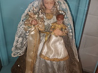 Lot 449 - maria in vitrine kastje - afbeelding 3 van  3