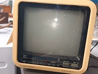 Lot 449 - vintage draagbare tv - afbeelding 3 van  3