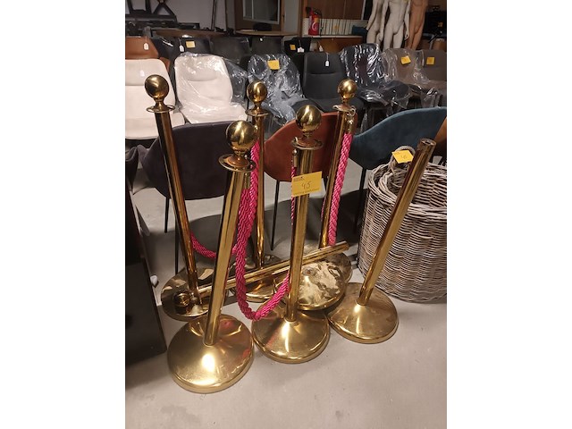 Lot 45 - afzetpaaltjes. 7 stuks - afbeelding 1 van  4