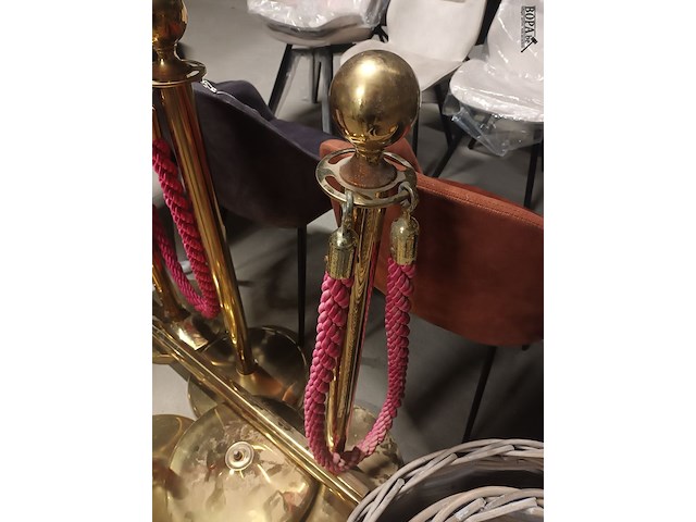 Lot 45 - afzetpaaltjes. 7 stuks - afbeelding 3 van  4