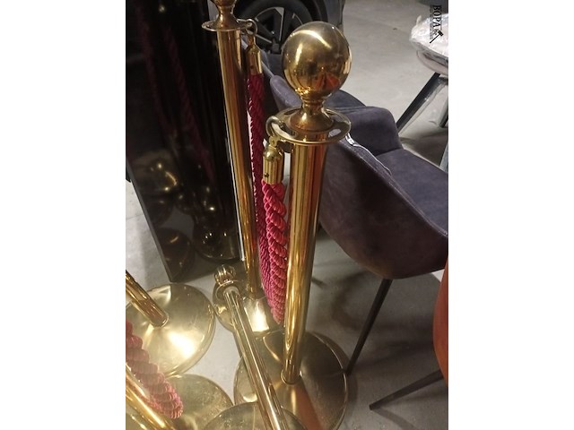 Lot 45 - afzetpaaltjes. 7 stuks - afbeelding 4 van  4