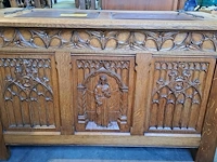 Lot 45 - antieke eikenhouten meubelstuk in gotische stijl houtsnijwer - afbeelding 2 van  5