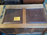 Lot 45 - antieke eikenhouten meubelstuk in gotische stijl houtsnijwer - afbeelding 3 van  5