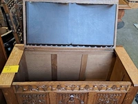 Lot 45 - antieke eikenhouten meubelstuk in gotische stijl houtsnijwer - afbeelding 4 van  5