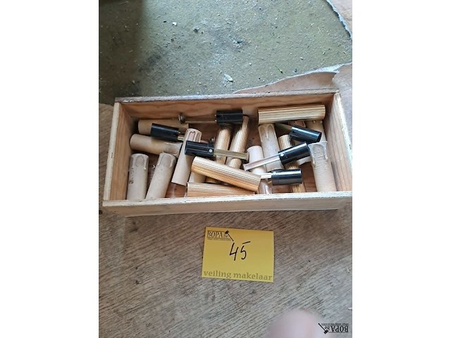 Lot 45 - antieken kaarsfittings voor kroonluchters - afbeelding 1 van  1