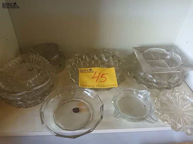 Lot 45 - asbakken in glaswerk. 12 stuks - afbeelding 1 van  4