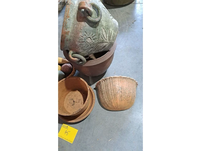 Lot 45 - bloempotten voor buiten 4 stuks en decoratieve fruitschaal i - afbeelding 4 van  4
