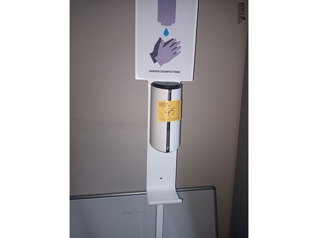 Lot 45 - desinfecteerpaal en whiteboard - afbeelding 1 van  3