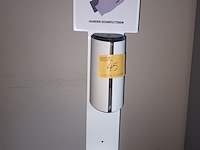 Lot 45 - desinfecteerpaal en whiteboard - afbeelding 1 van  3