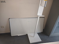 Lot 45 - desinfecteerpaal en whiteboard - afbeelding 2 van  3