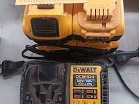 Lot 45 - dewalt accu’s en lader - afbeelding 1 van  5