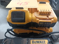 Lot 45 - dewalt accu’s en lader - afbeelding 3 van  5
