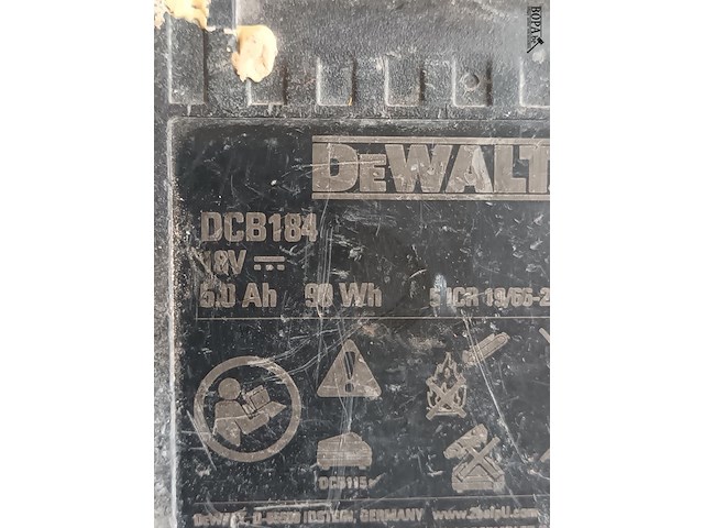 Lot 45 - dewalt accu’s en lader - afbeelding 5 van  5