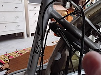 Lot 45 - electrische damesfiets trek navigator 500 - met lader - afbeelding 2 van  2