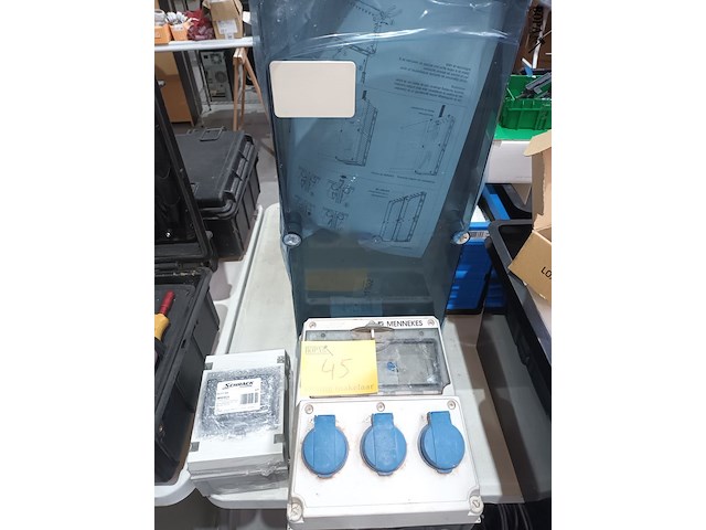 Lot 45 - elektriciteitskastjes. 3 stuks - afbeelding 1 van  5