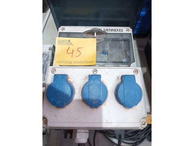 Lot 45 - elektriciteitskastjes. 3 stuks - afbeelding 3 van  5