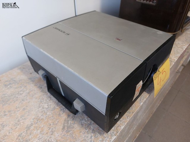 Lot 45 - gaf rotomatic diaprojector - afbeelding 2 van  3