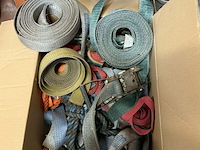 Lot 45 - hijsbanden verschillende lengtes en draagvermogens - afbeelding 1 van  1