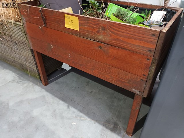 Lot 45 - houten hoge plantenbak - afbeelding 2 van  4