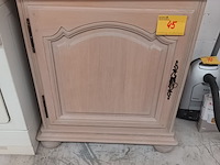 Lot 45 - houten lage kast - afbeelding 1 van  4