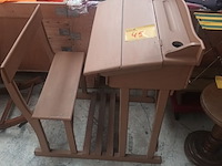 Lot 45 - houten schoolbankje - afbeelding 1 van  3