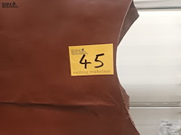 Lot 45 - lederen koeienhuid - afbeelding 2 van  3