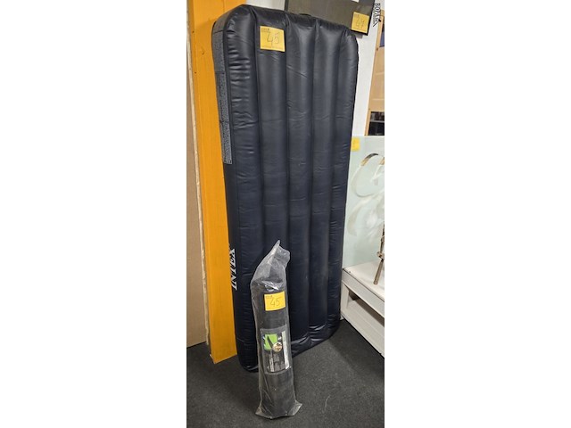 Lot 45 - opblaasbare luchtmatrassen 2 stuks - afbeelding 1 van  4