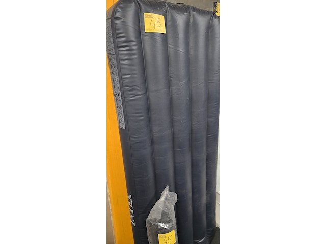 Lot 45 - opblaasbare luchtmatrassen 2 stuks - afbeelding 2 van  4