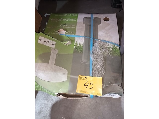 Lot 45 - parasolvoet - afbeelding 1 van  3